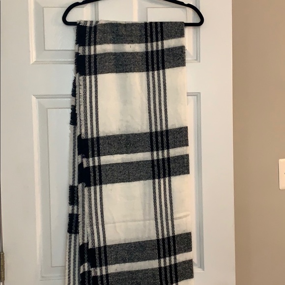 New never worn scarf - Picture 1 of 1
